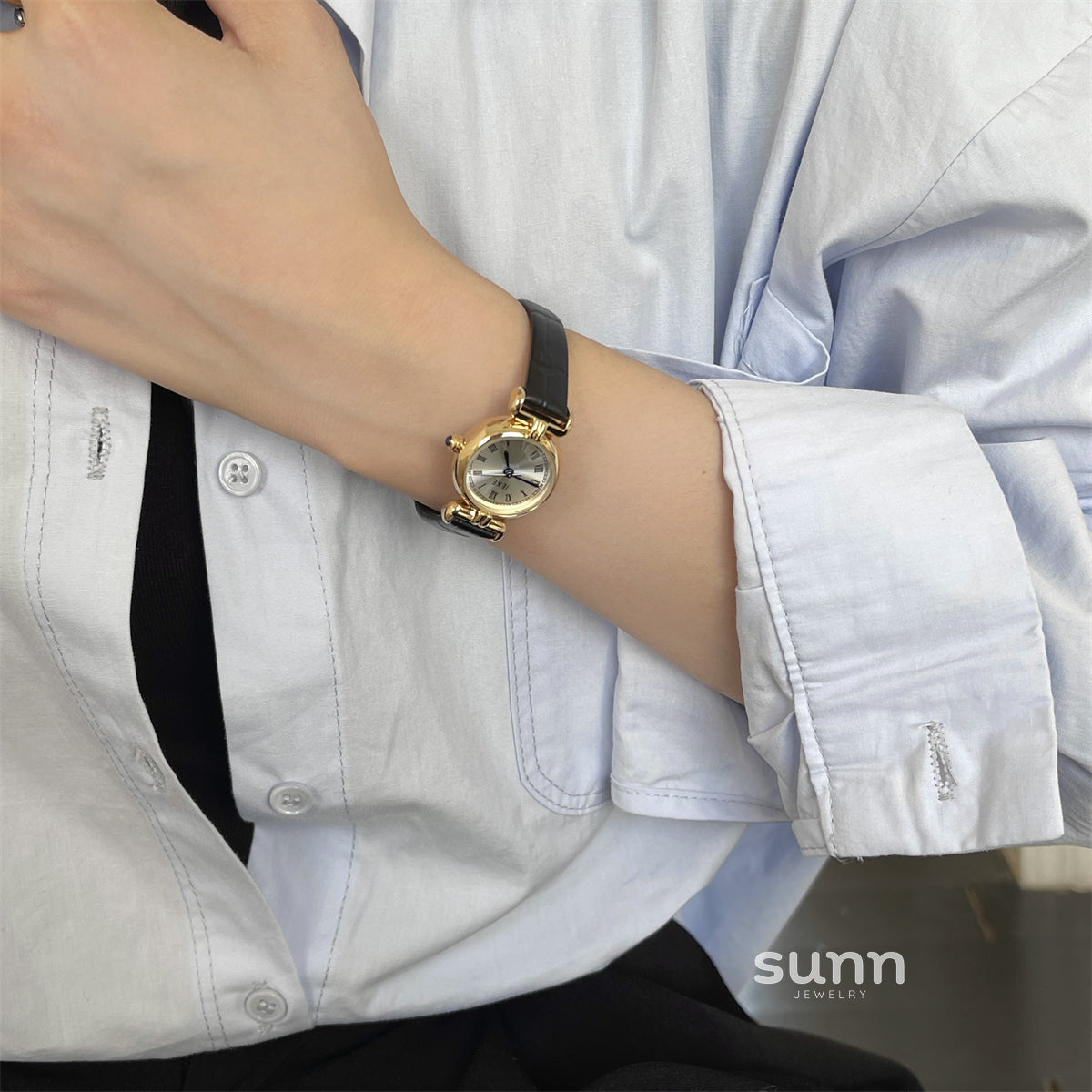 Itzel Retro Round Watch [W0MM5N2I]