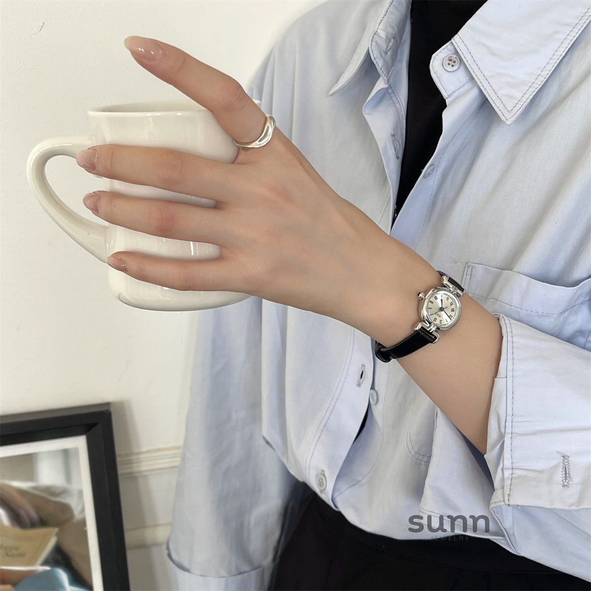 Itzel Retro Round Watch [RHCR9GRD]