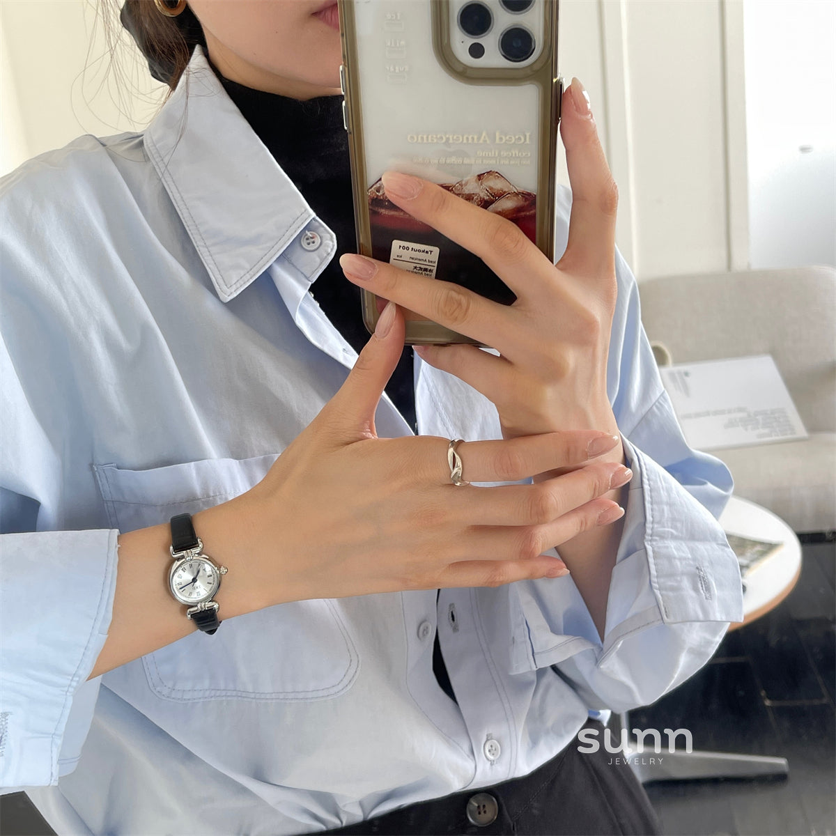 Itzel Retro Round Watch [XRT2775L]
