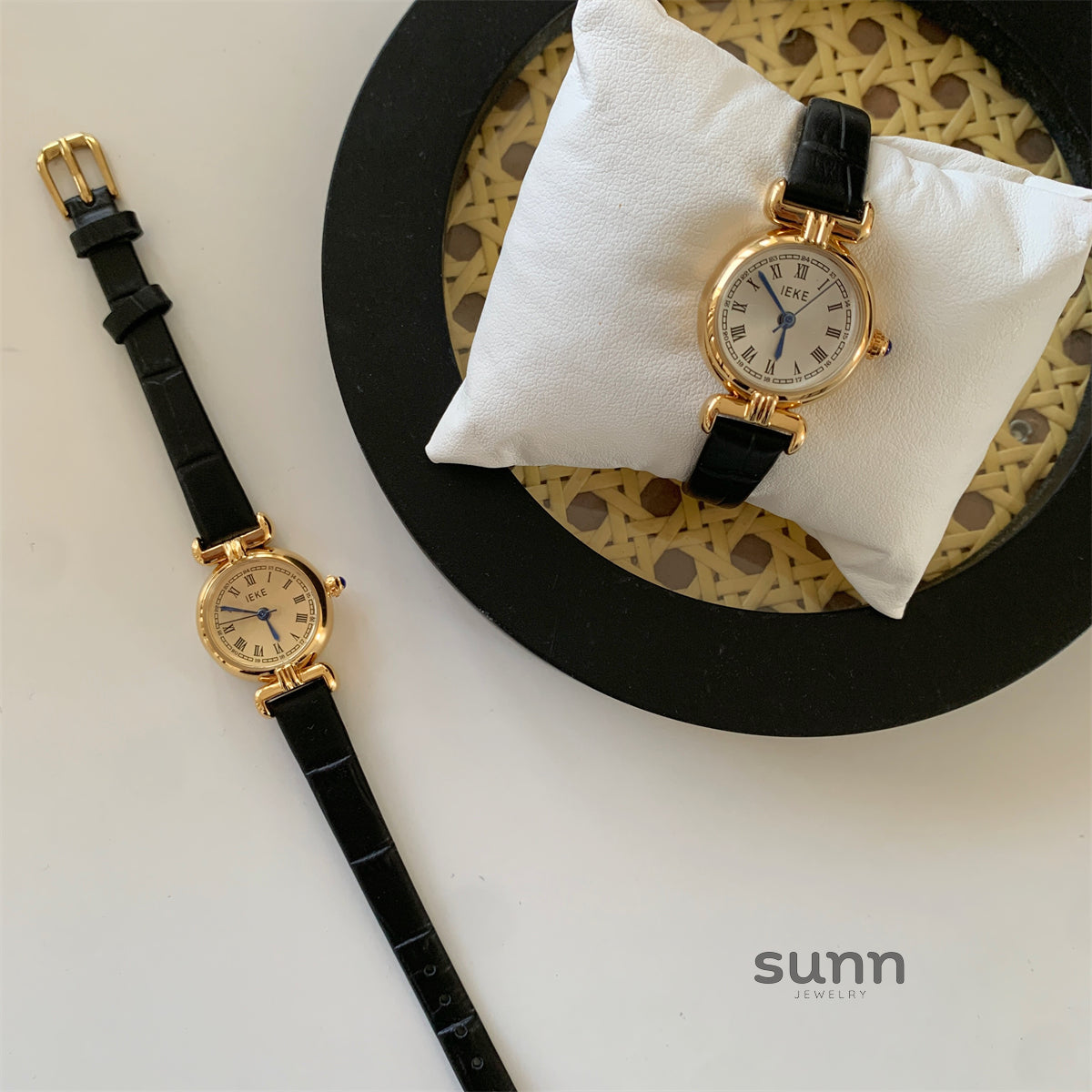 Itzel Retro Round Watch [45EDZ5DF]