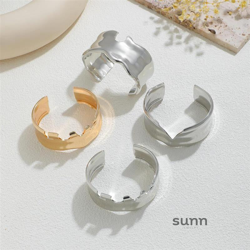 Ivey Asymmetrical Heart Bracelet [SQPFM4X7]