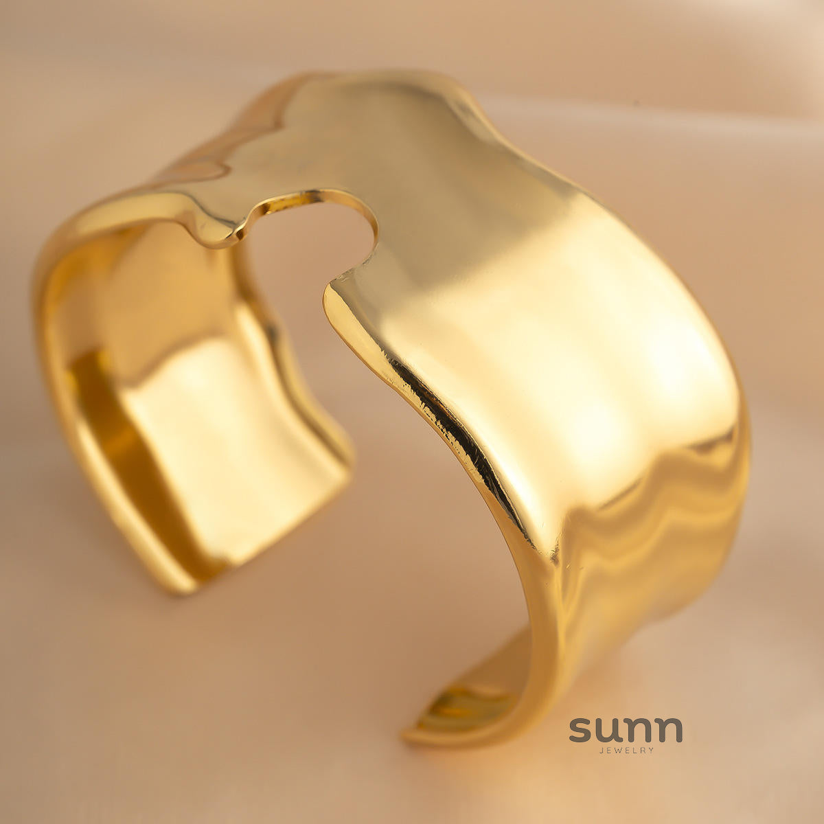 Ivey Asymmetrical Heart Bracelet [WBPVTH4M]
