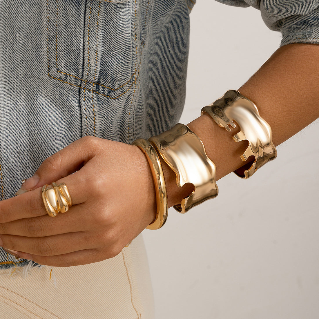 Ivey Asymmetrical Heart Bracelet [W89MGL87]