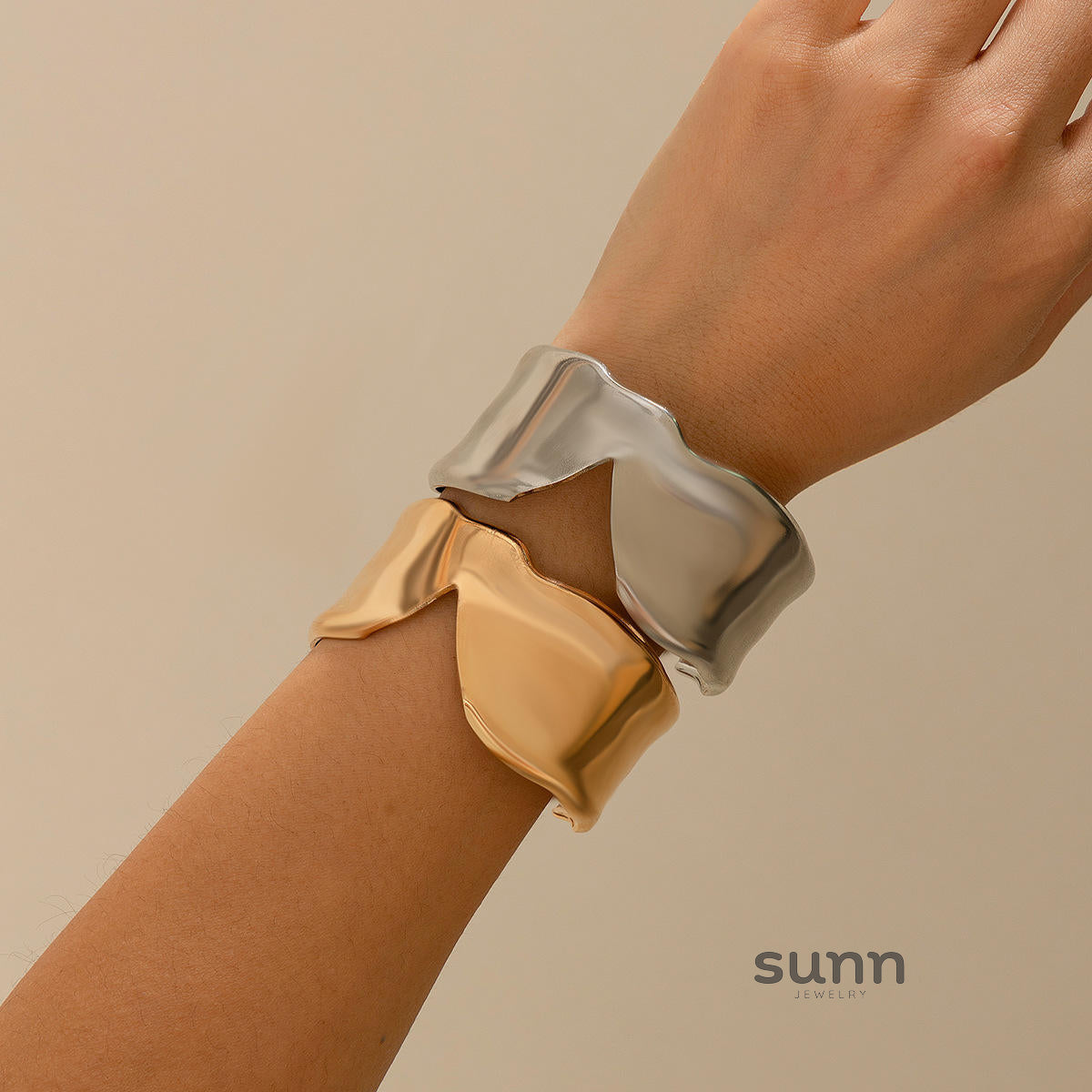 Ivey Asymmetrical Heart Bracelet [JTJESUXC]