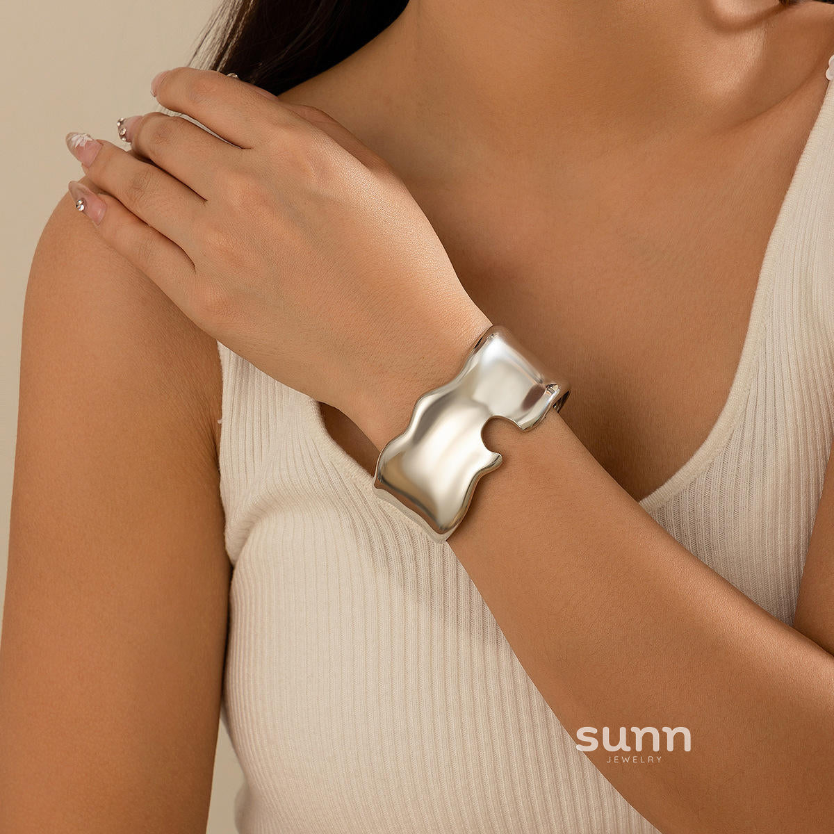 Ivey Asymmetrical Heart Bracelet [5PU4CCLG]