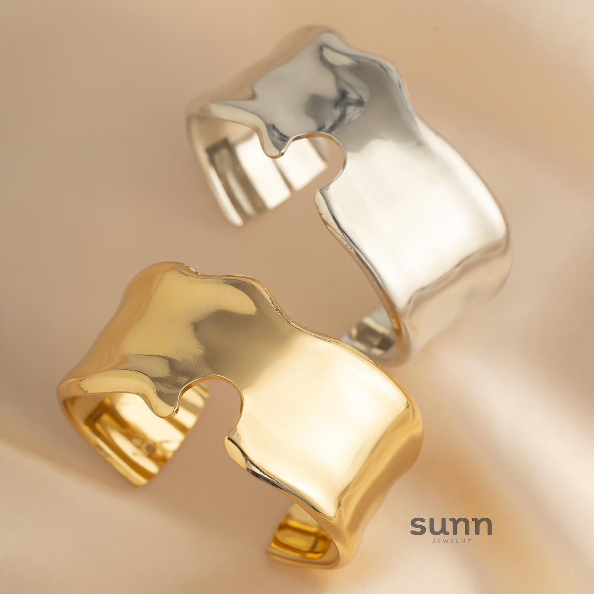 Ivey Asymmetrical Heart Bracelet [SQML6Y6C]