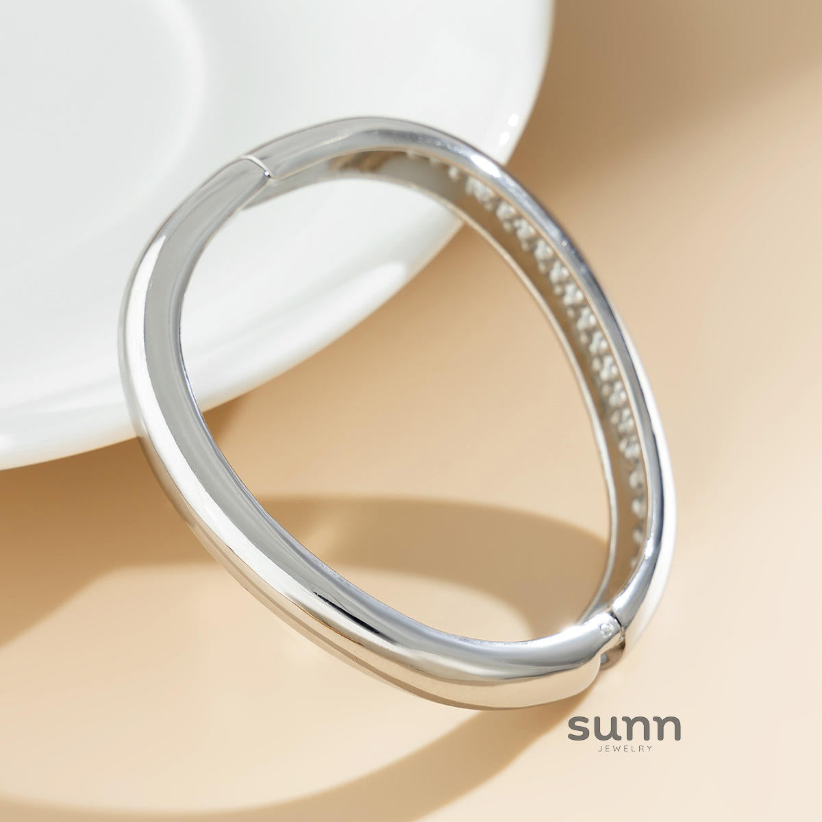 Ivey Asymmetrical Heart Bracelet [UI8EIDE9]