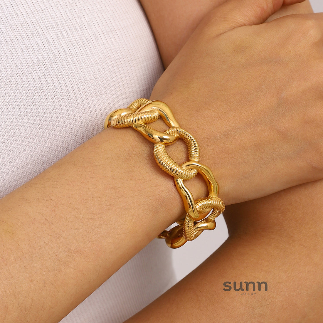Ivy Gold Open Cuff Bracelet [D6TPT4GL]