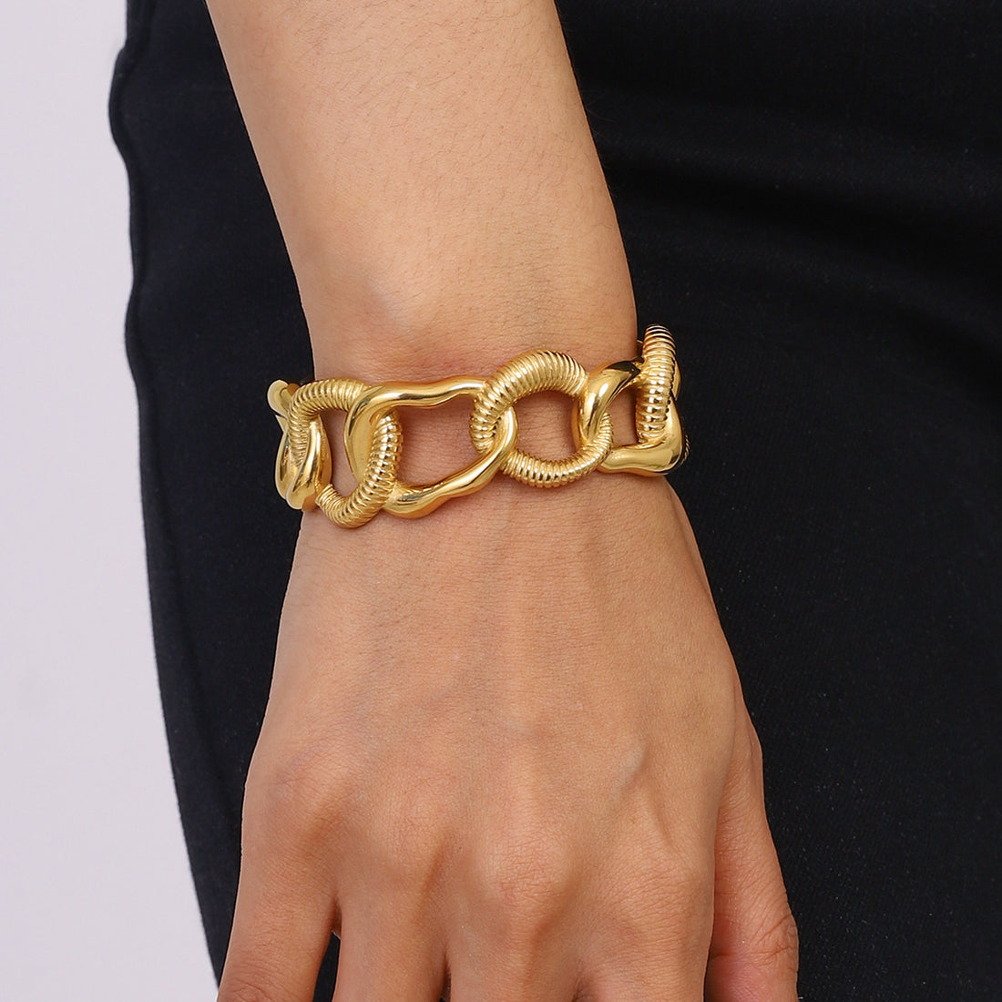 Ivy Gold Open Cuff Bracelet [D6TPT4GL]