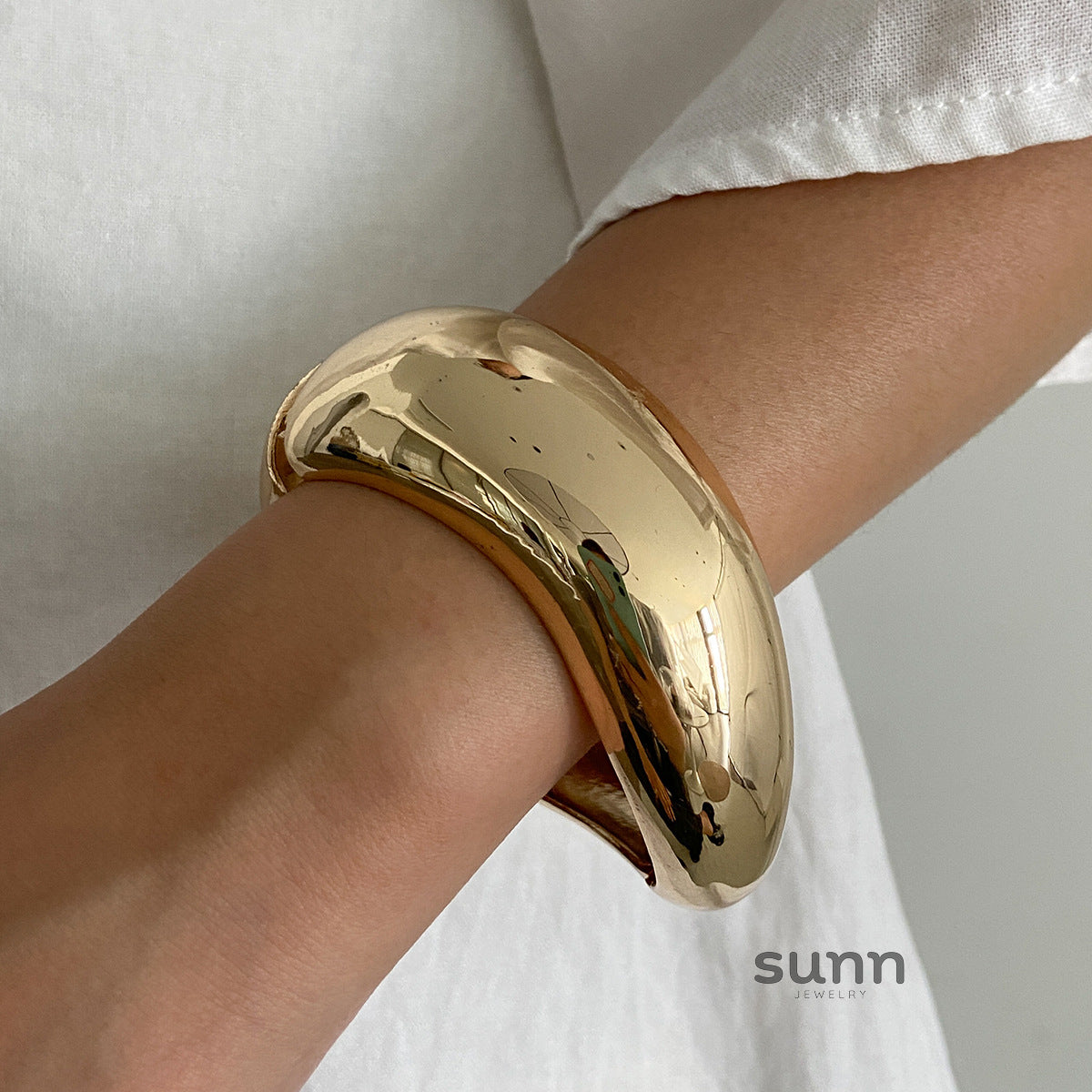 Ixchel Bold Chunky Bangle [XE3DKMM8]