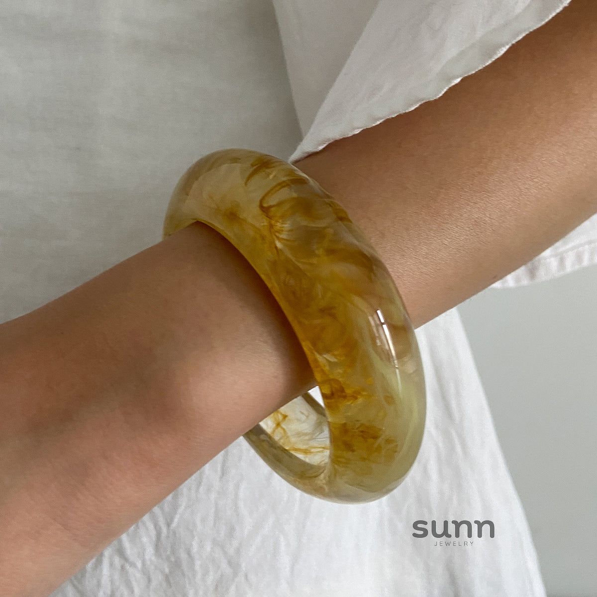 Ixchel Bold Chunky Bangle [MB9XTWBH]