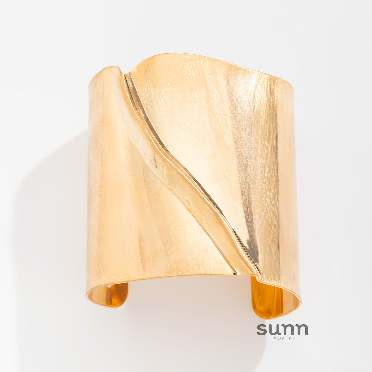Iyanna Sculpted Metal Cuff [FC9ZV63V]