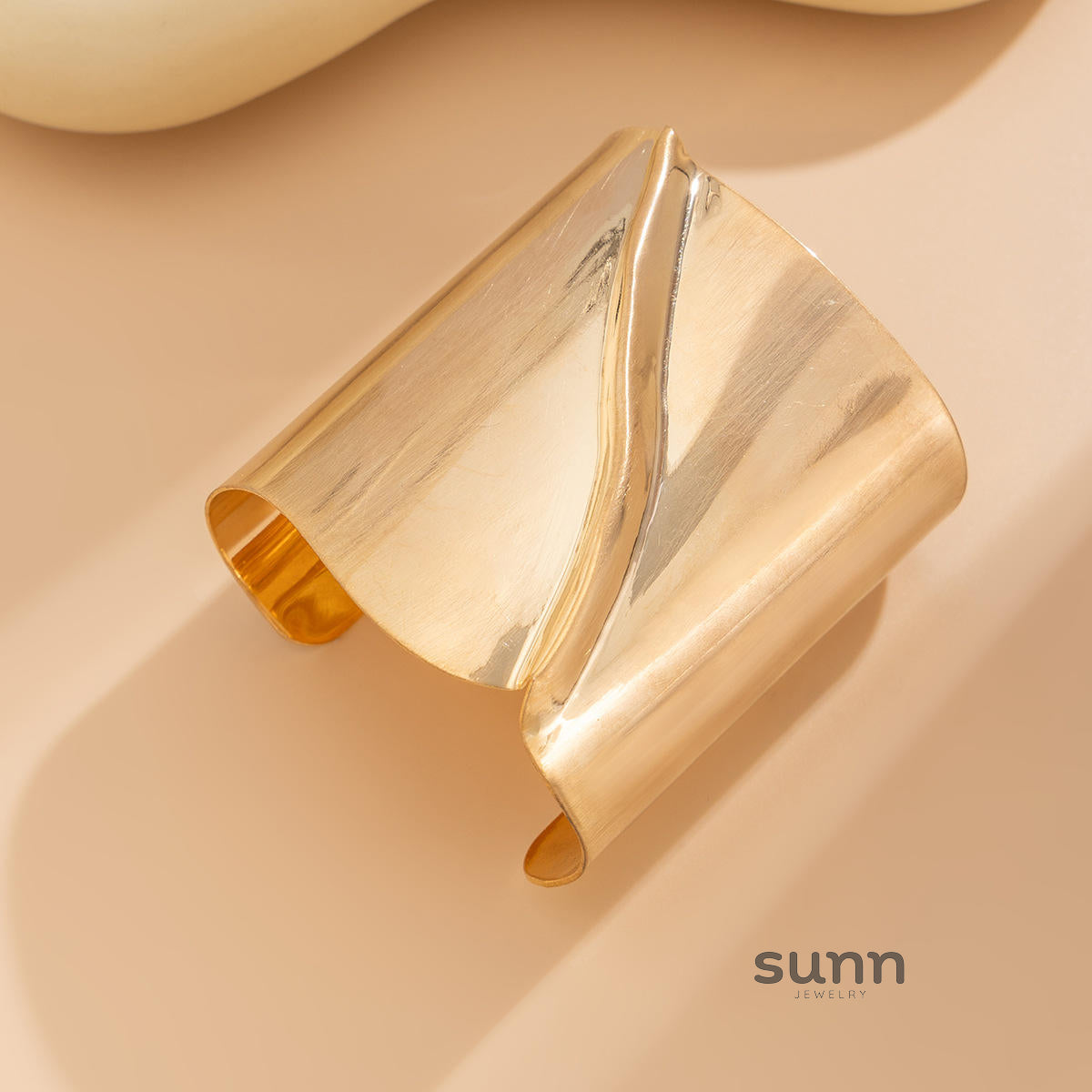 Iyanna Sculpted Metal Cuff [9XMOZQNL]