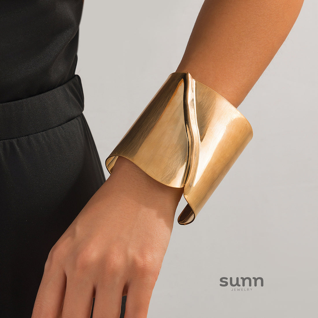 Iyanna Sculpted Metal Cuff [23GKN827]