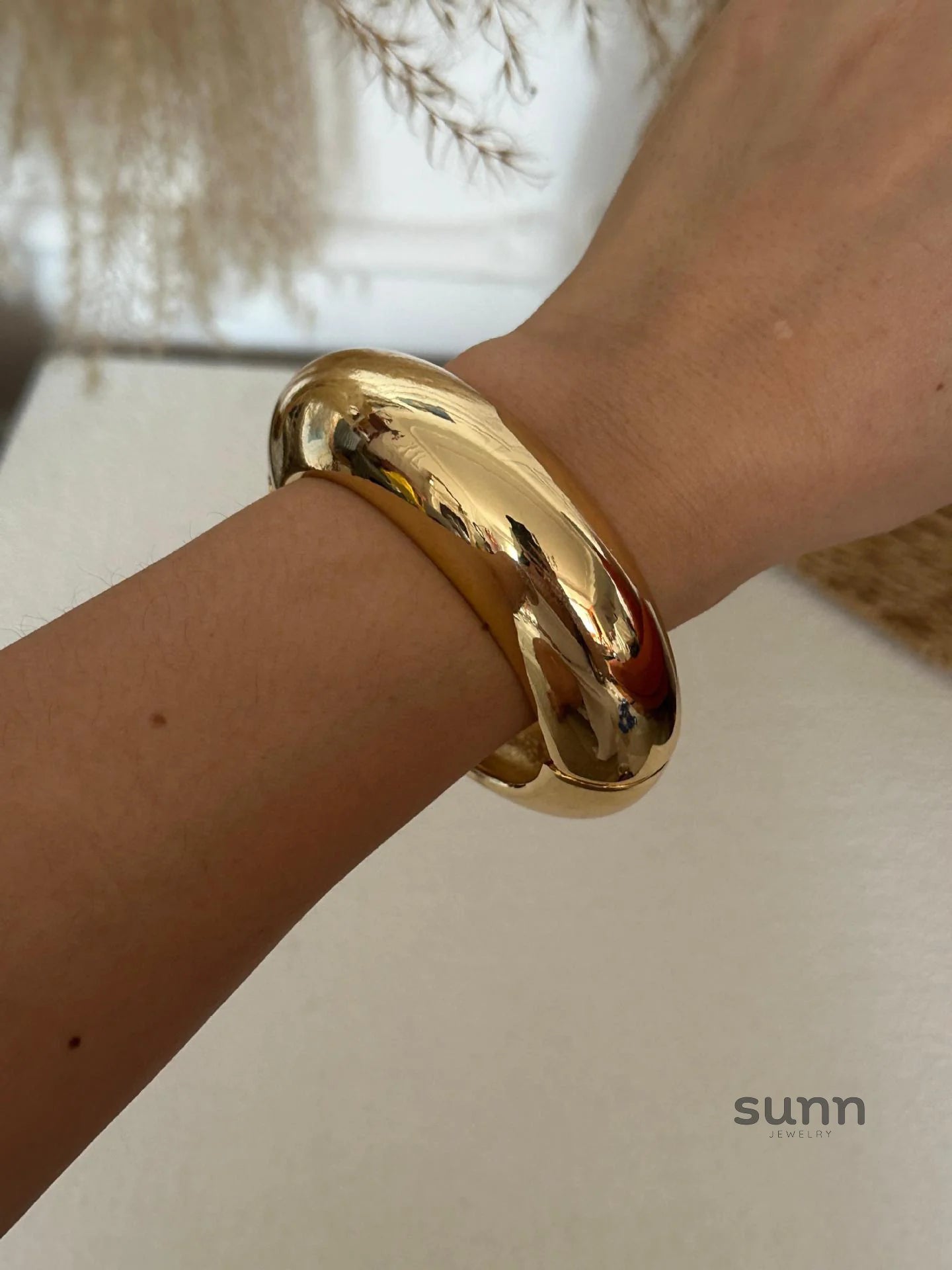 Izel Statement Metal Bangle