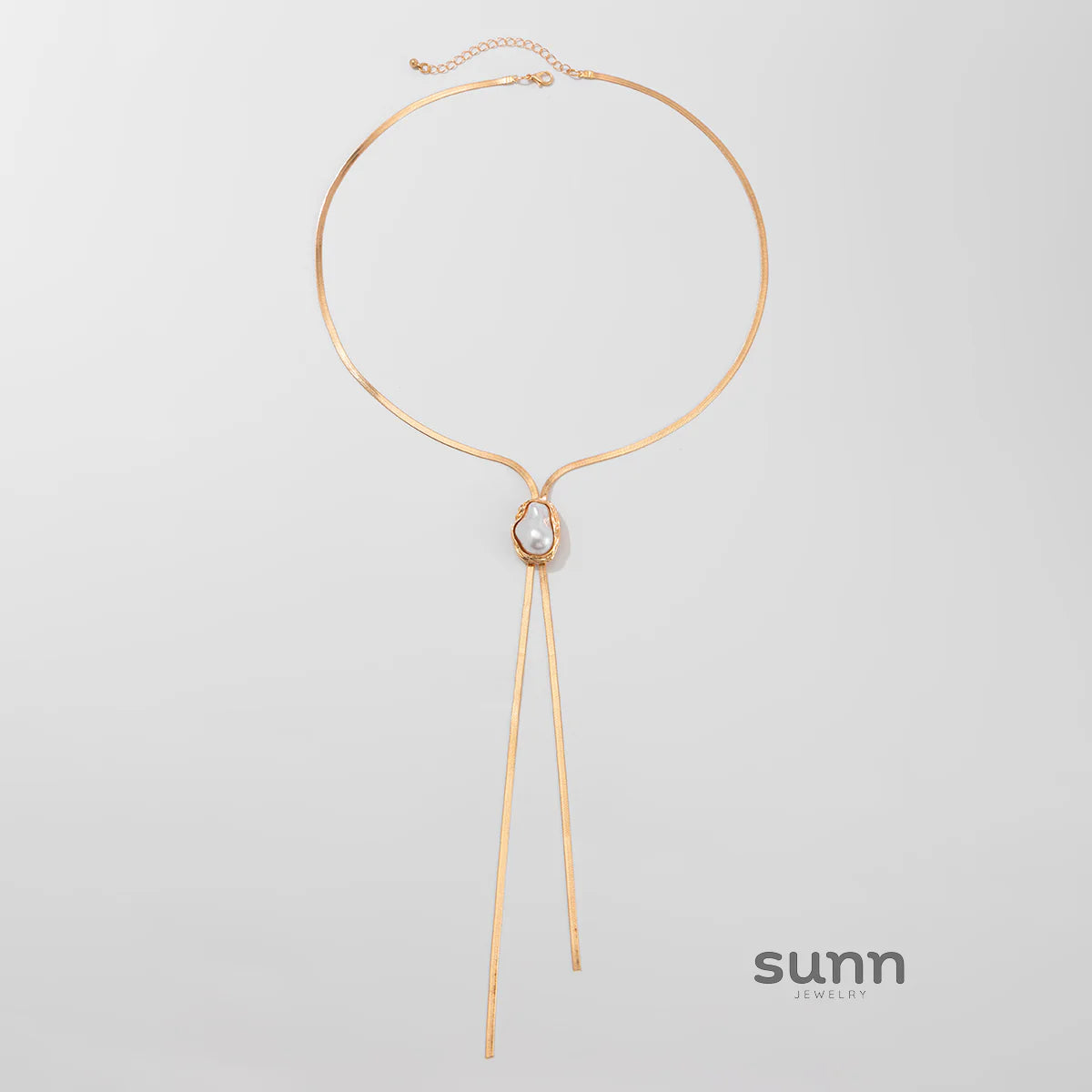 Jacelyn Flat Snake Pearl Necklace
