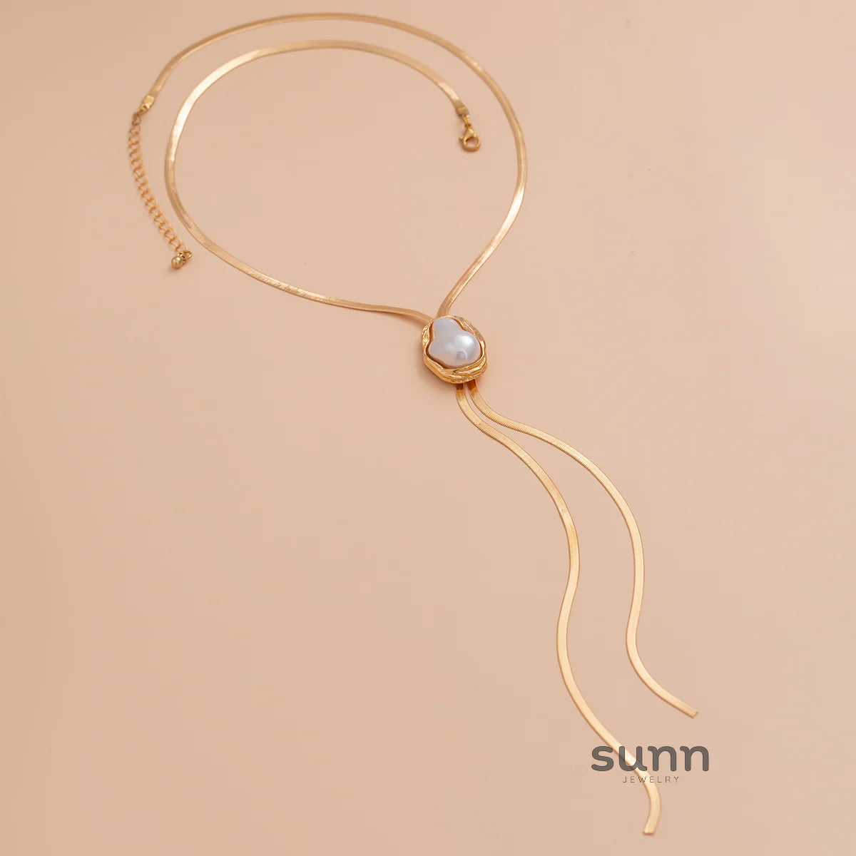 Jacelyn Flat Snake Pearl Necklace