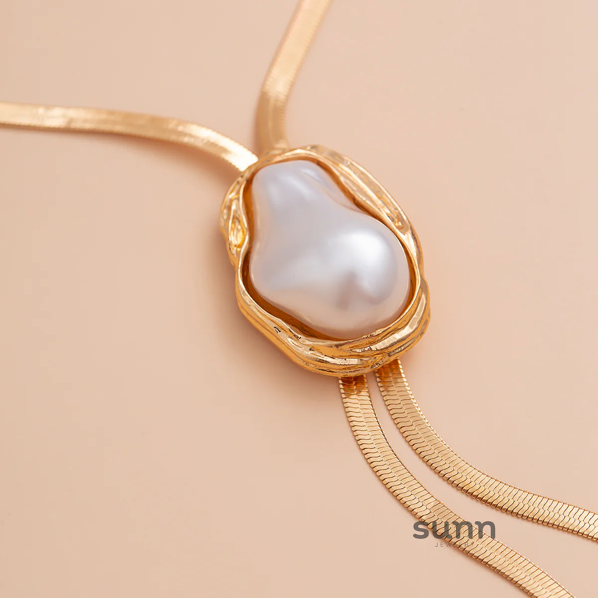 Jacelyn Flat Snake Pearl Necklace