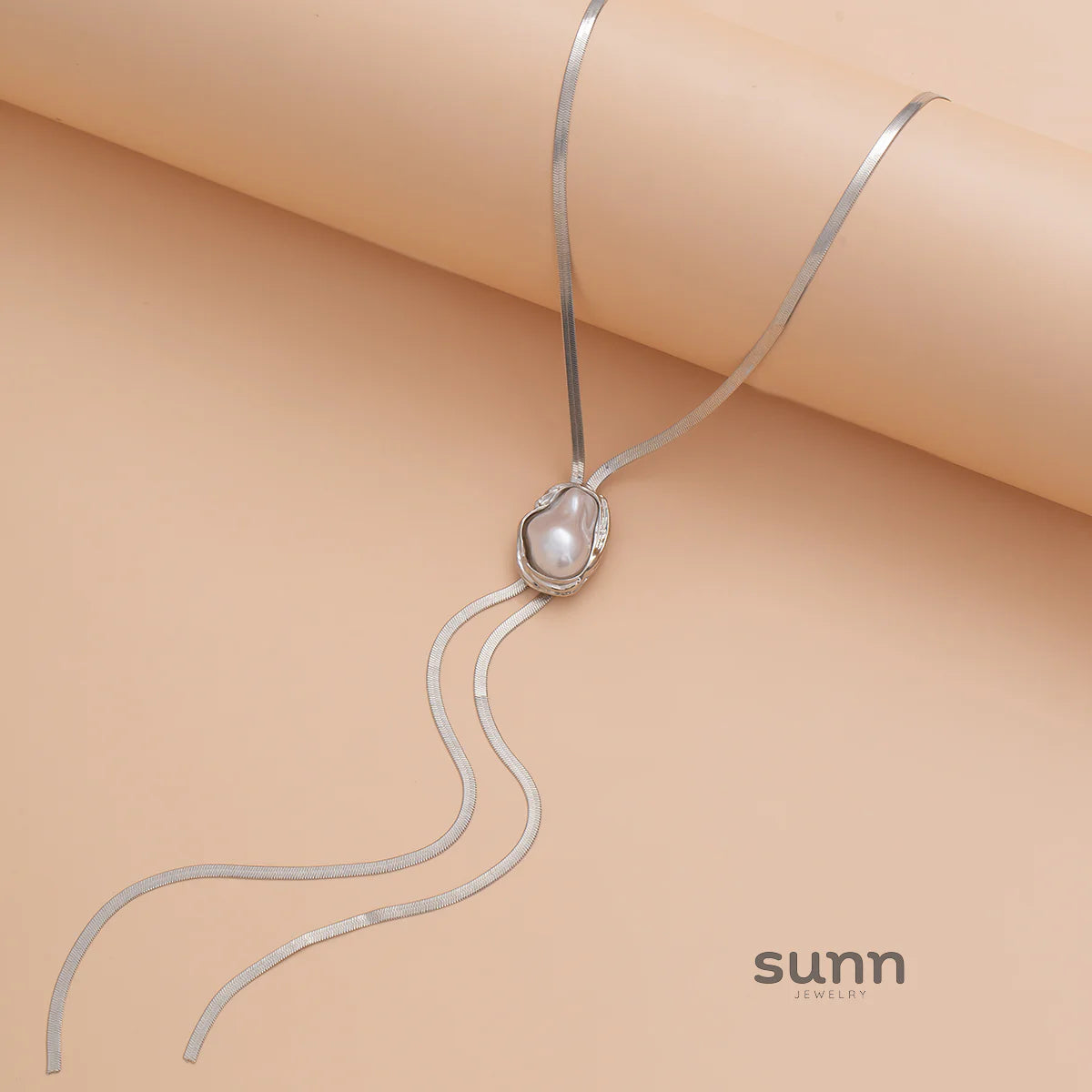 Jacelyn Flat Snake Pearl Necklace