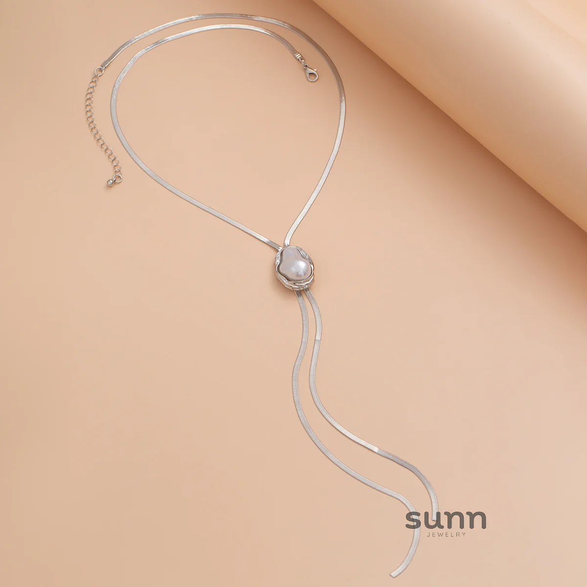 Jacelyn Flat Snake Pearl Necklace