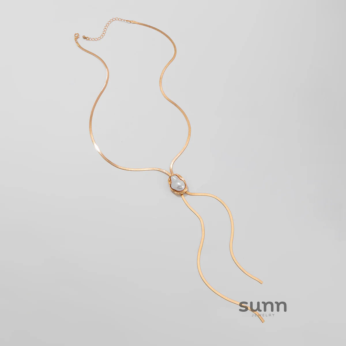 Jacelyn Flat Snake Pearl Necklace