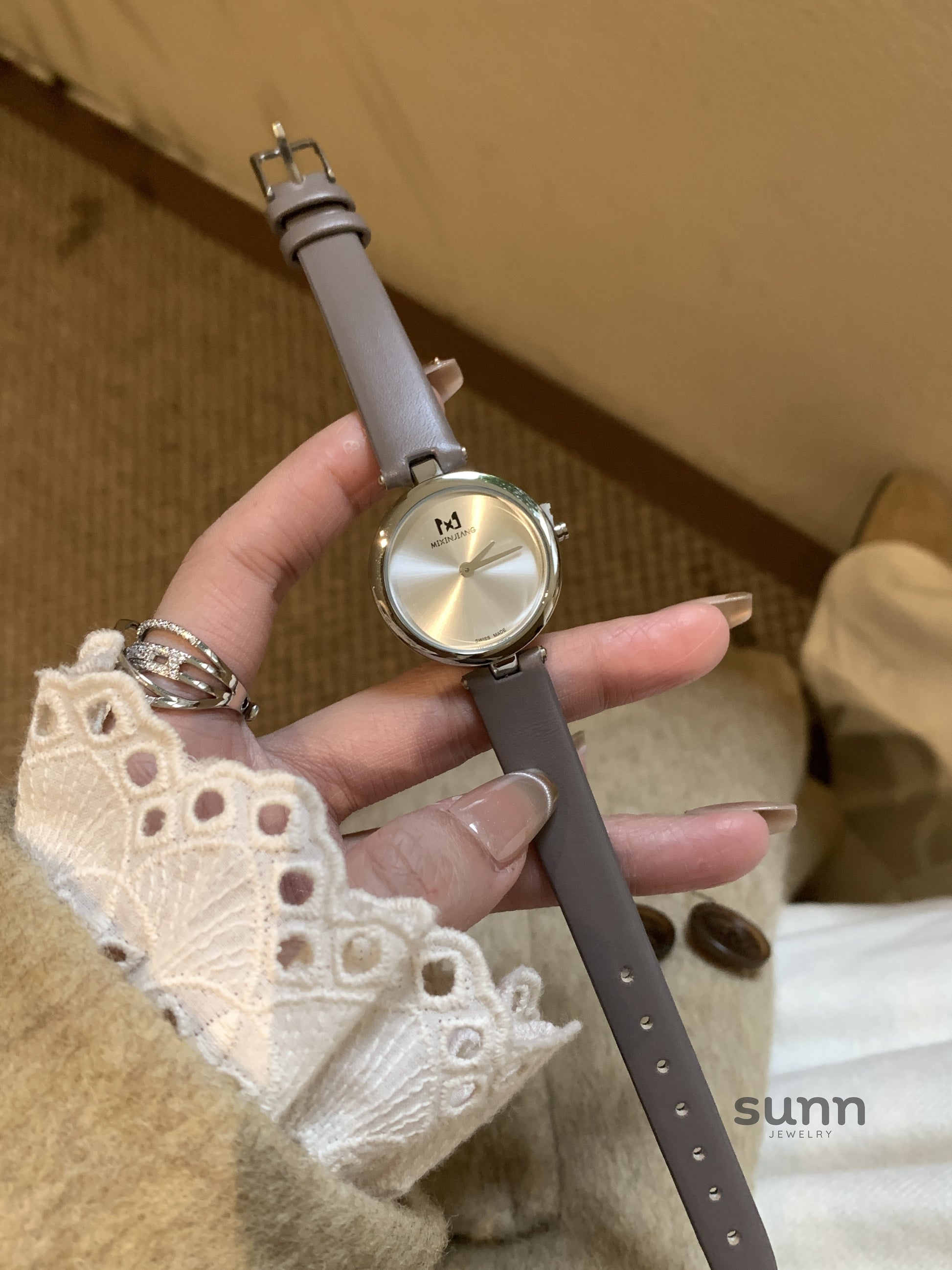 Jackeline Glare Mini Dial Watch [HU34NS35]