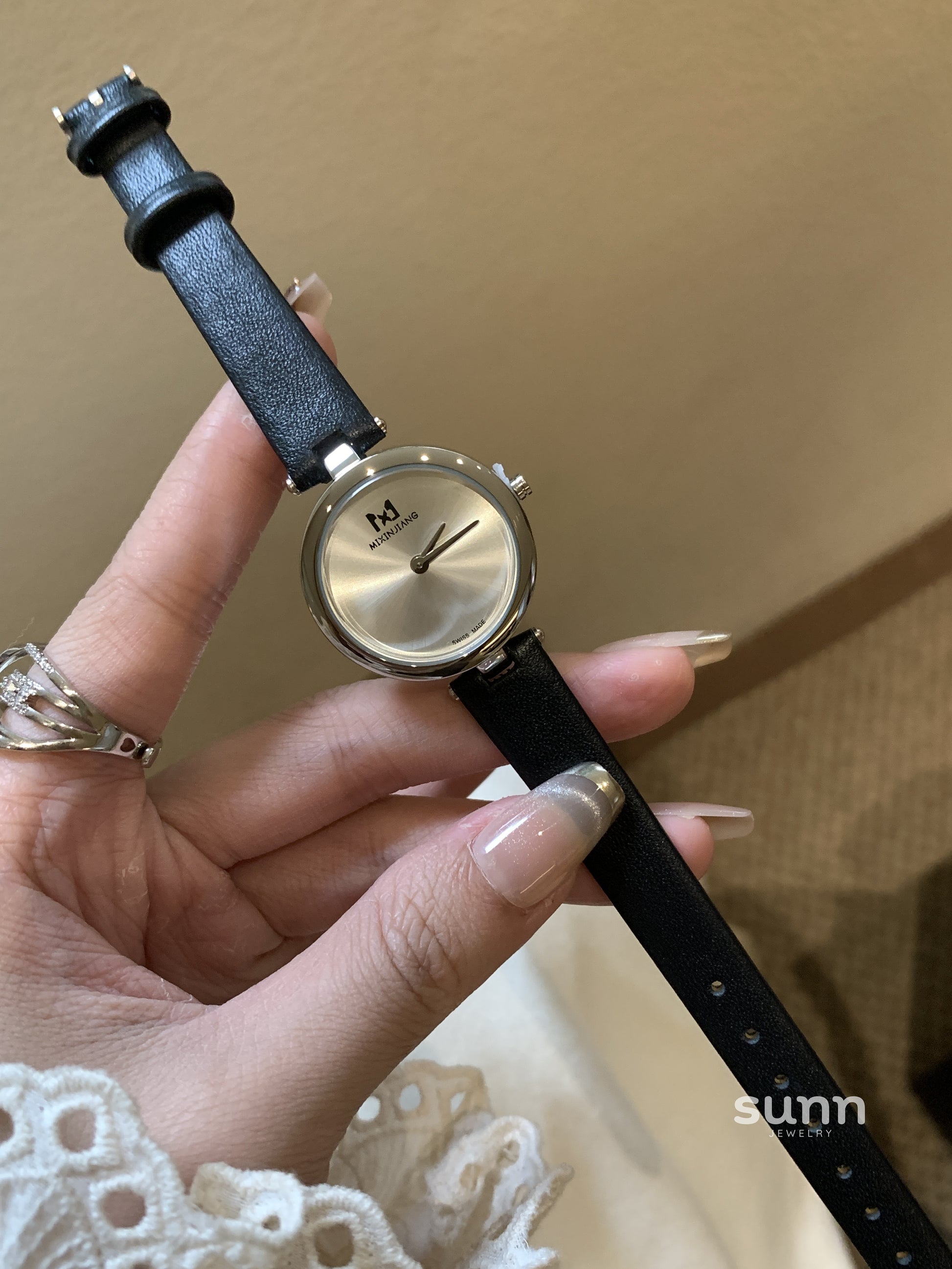 Jackeline Glare Mini Dial Watch [QNO1E7WX]