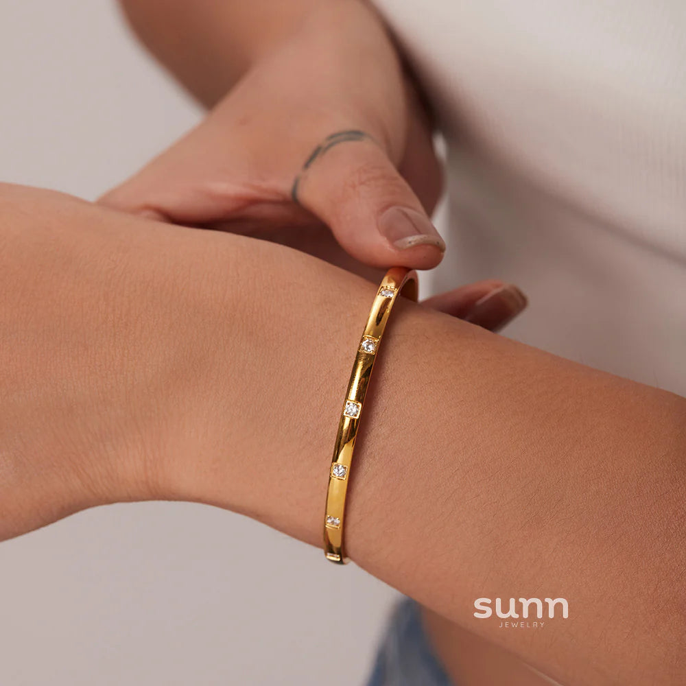 Jacy Dainty Zirconia Bangle