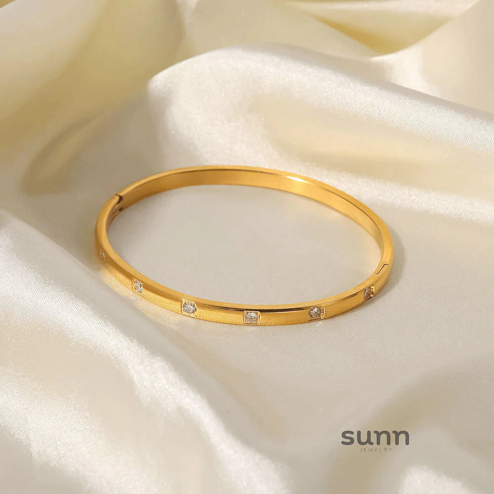 Jacy Dainty Zirconia Bangle