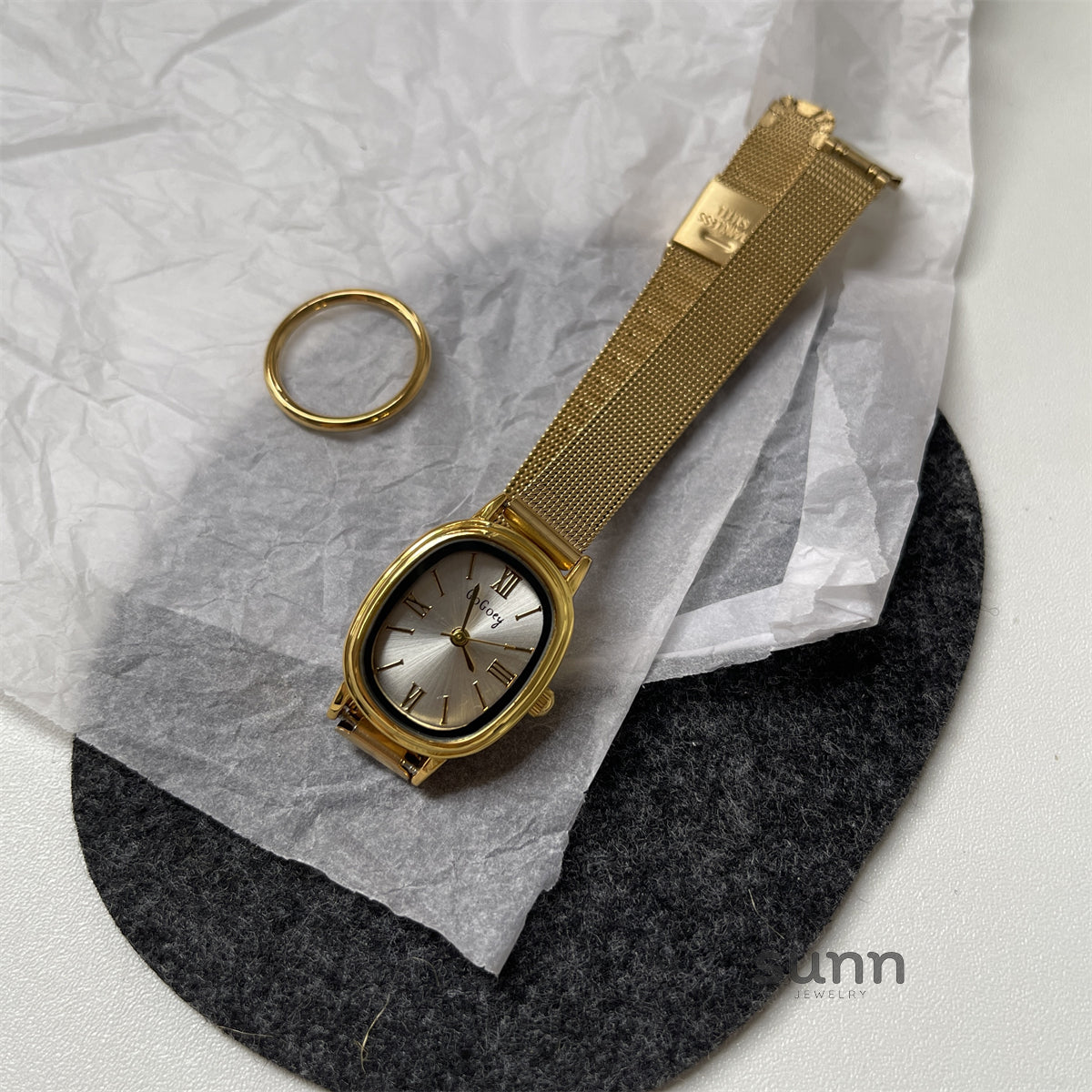 Jacy Oval Gold Watch [I45U99TQ]