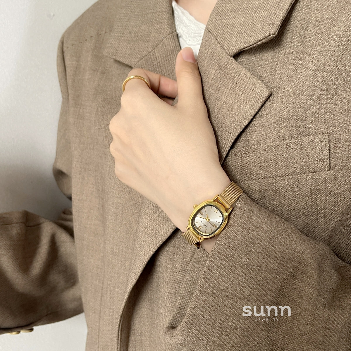 Jacy Oval Gold Watch [XSO8854S]