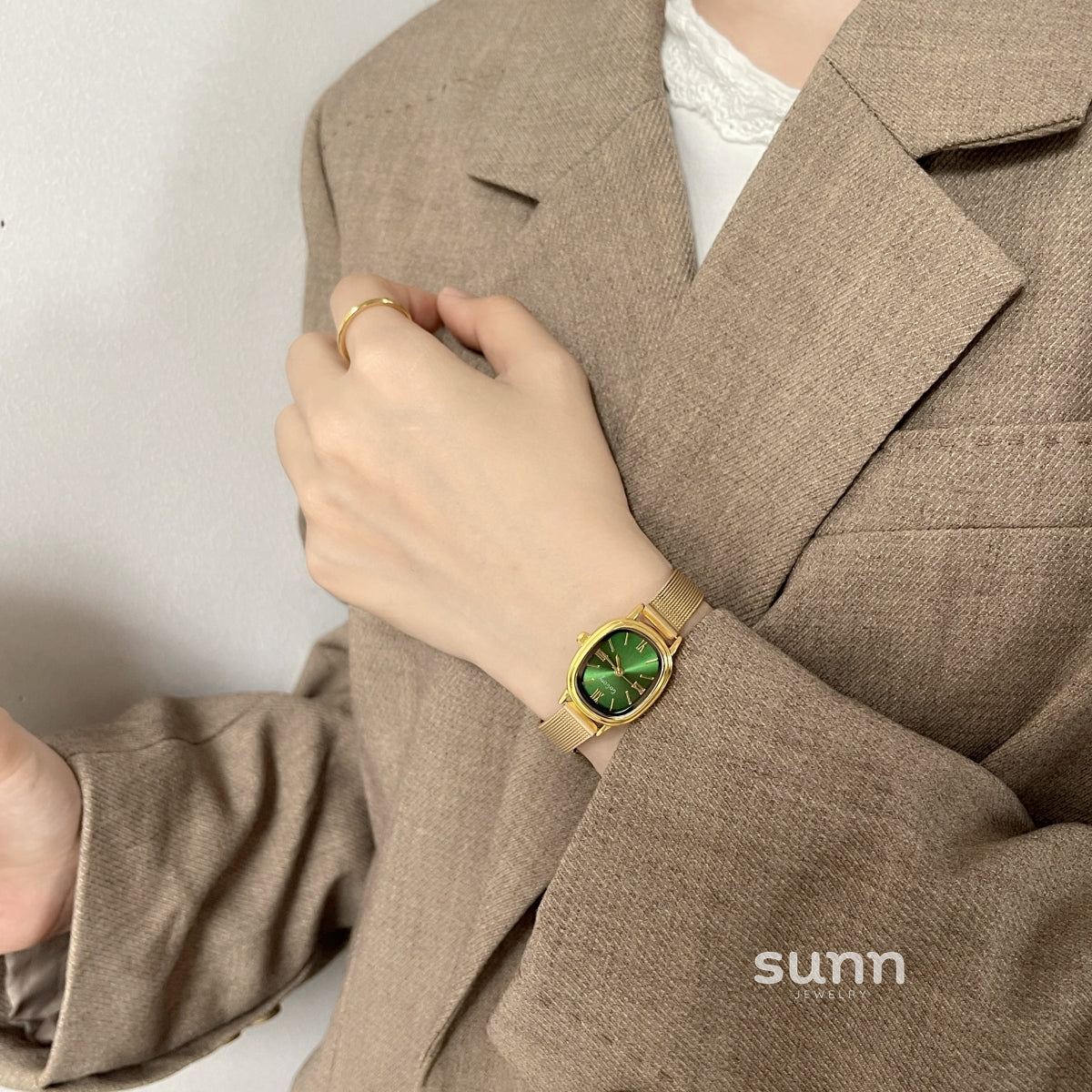 Jacy Oval Gold Watch [10S0KYVM]