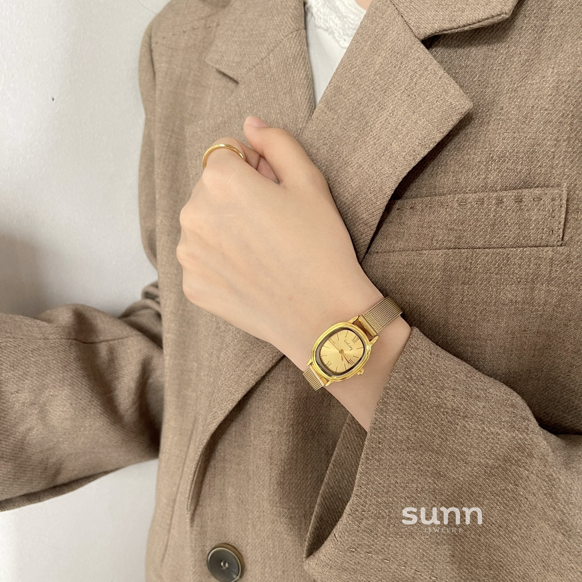 Jacy Oval Gold Watch [TGR2E5FW]