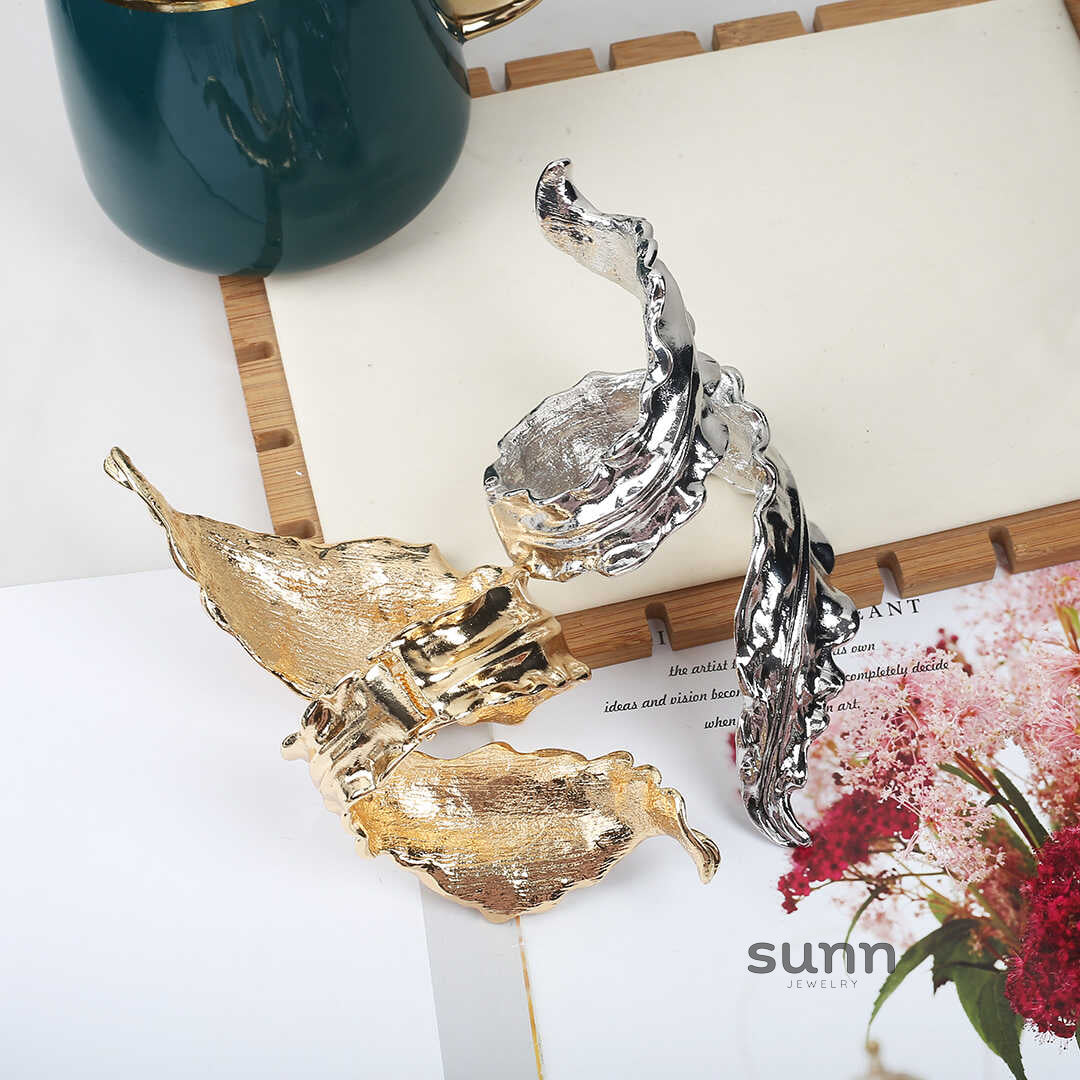 Jadah Twisted Leaf Bangle