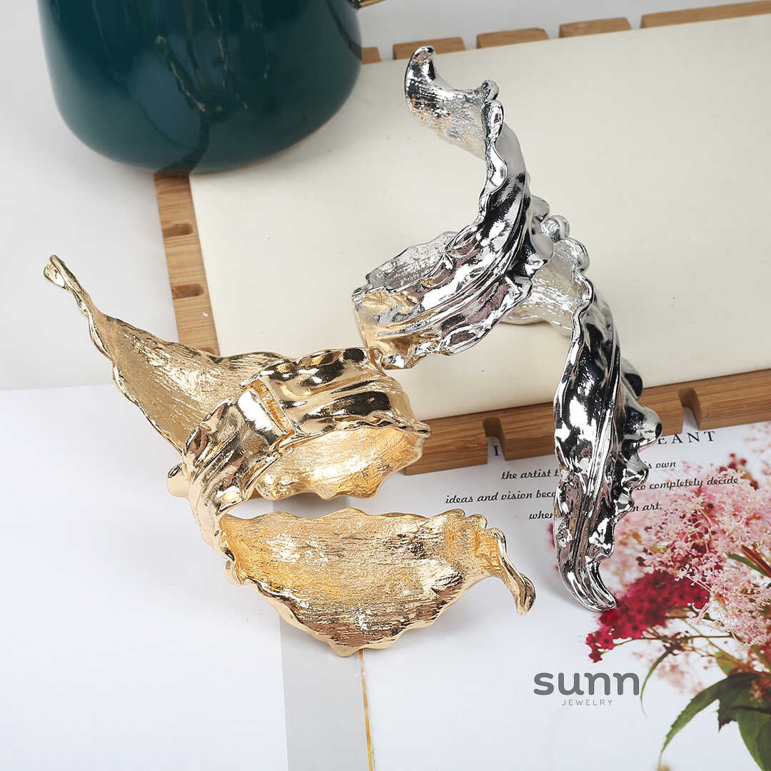 Jadah Twisted Leaf Bangle