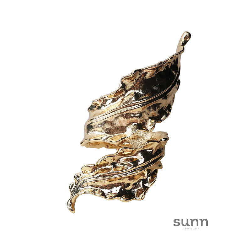Jadah Twisted Leaf Bangle