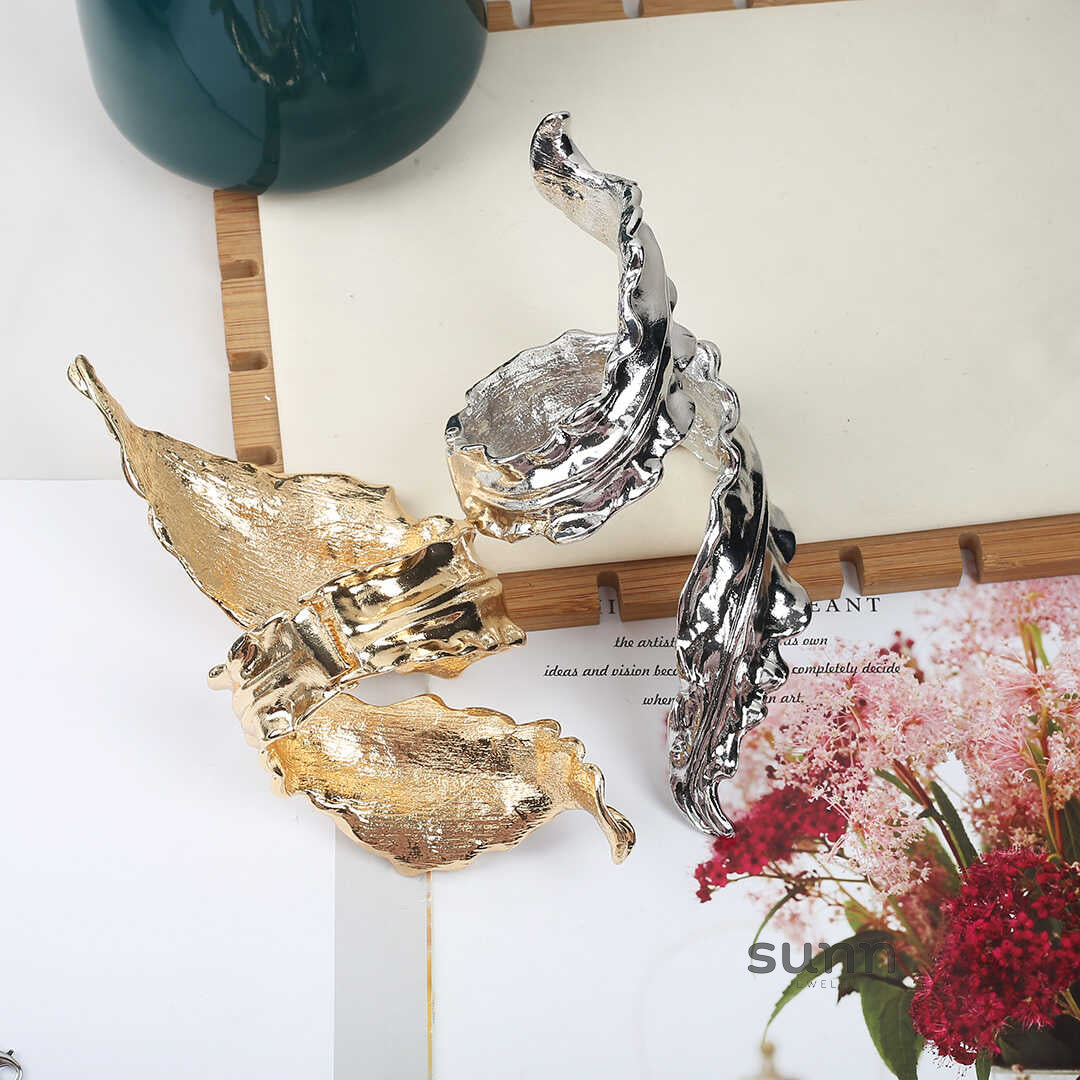 Jadah Twisted Leaf Bangle