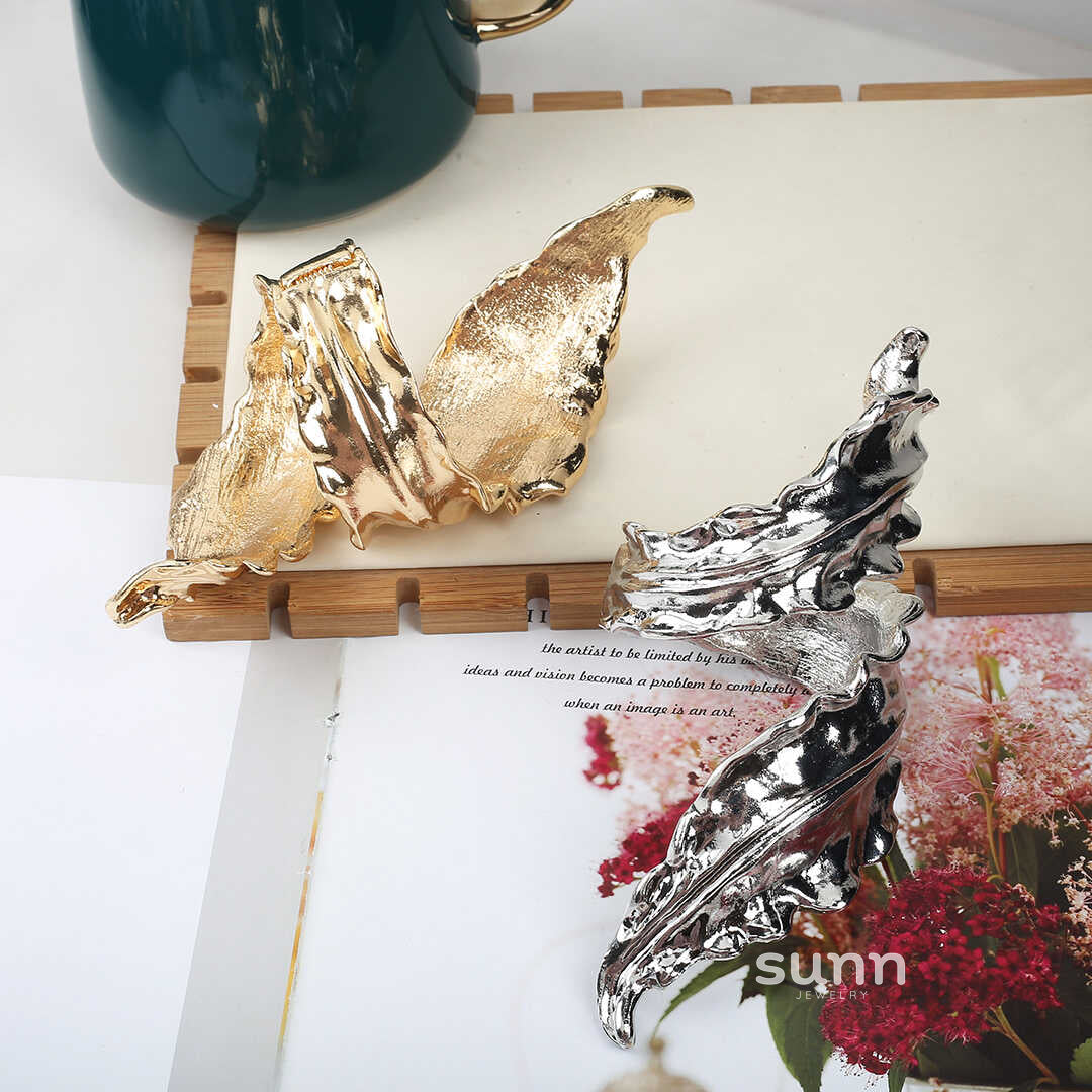 Jadah Twisted Leaf Bangle