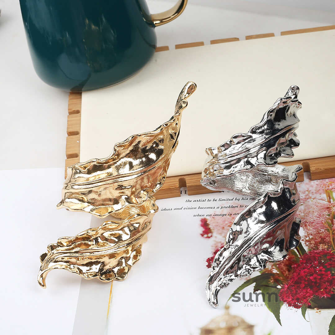 Jadah Twisted Leaf Bangle