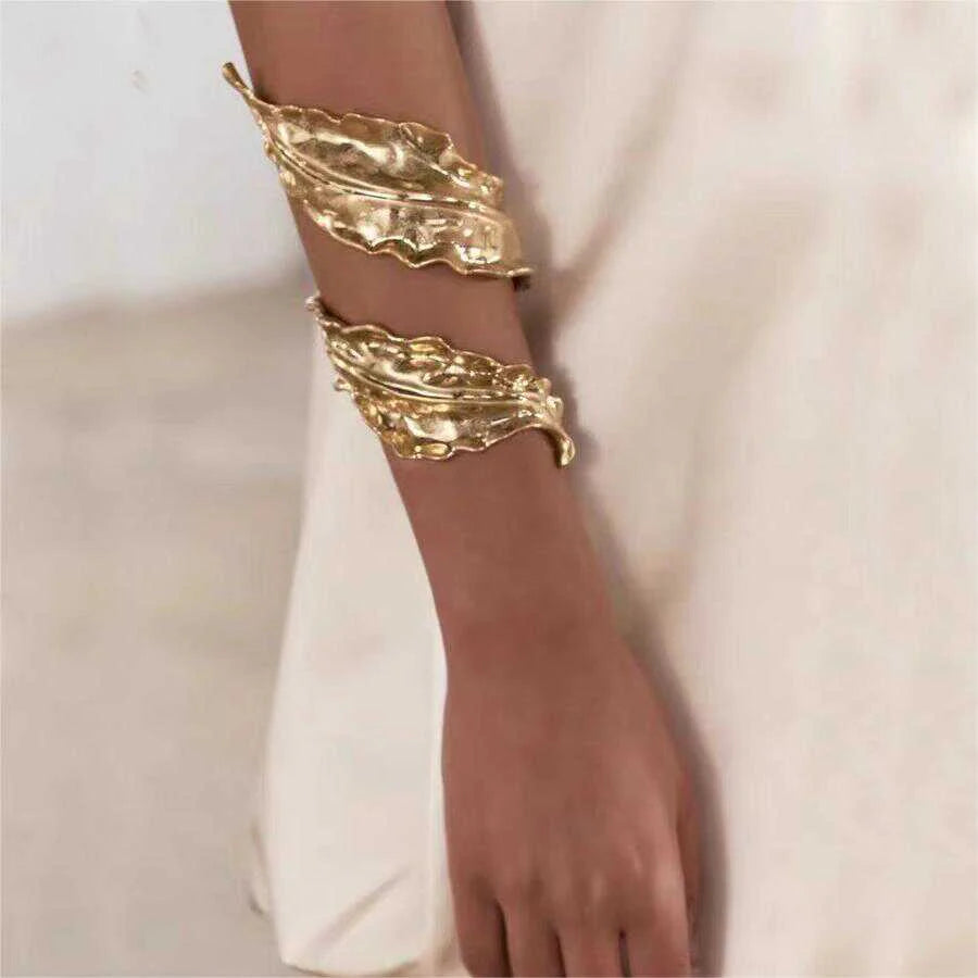 Jadah Twisted Leaf Bangle