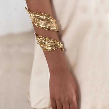 Jadah Twisted Leaf Bangle