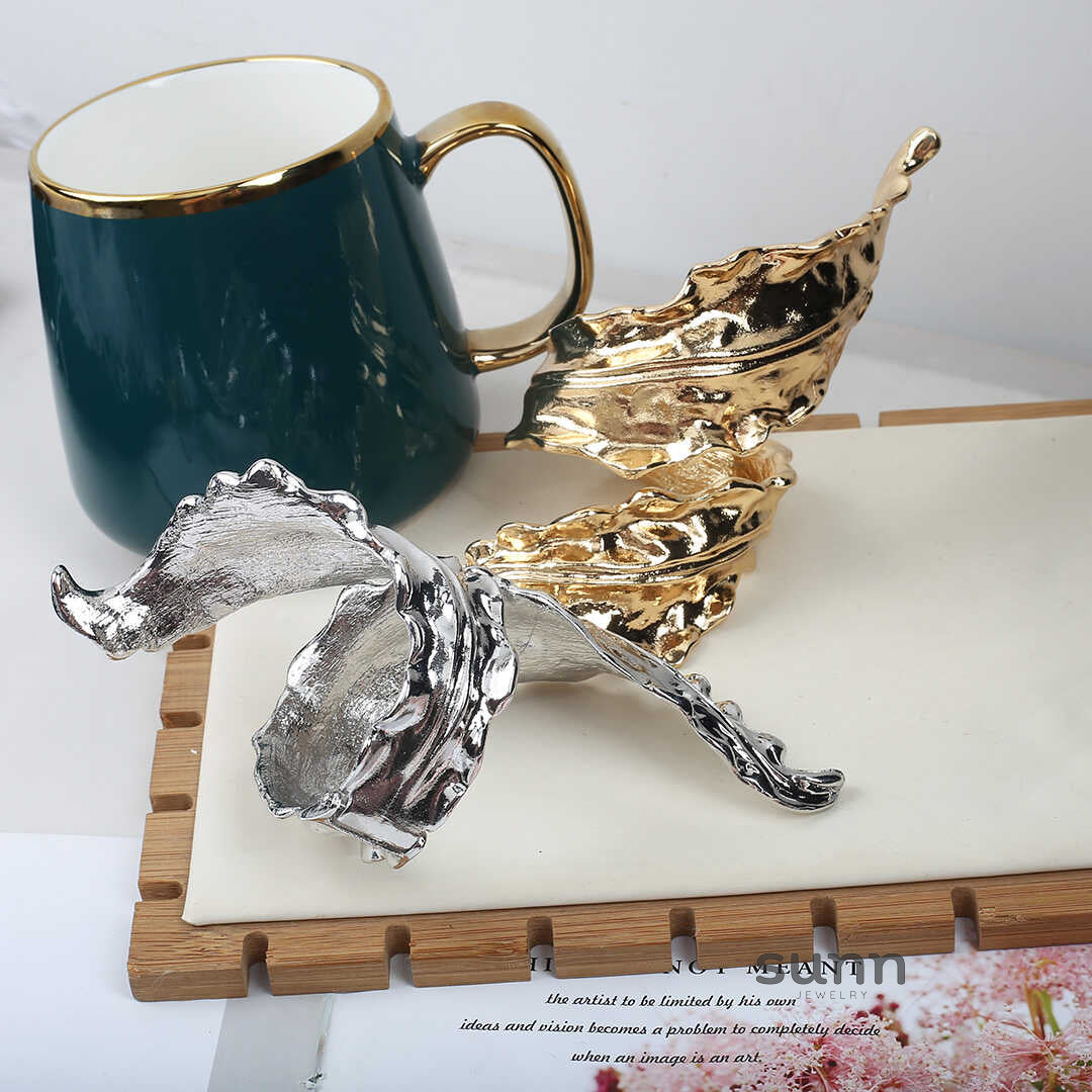 Jadah Twisted Leaf Bangle