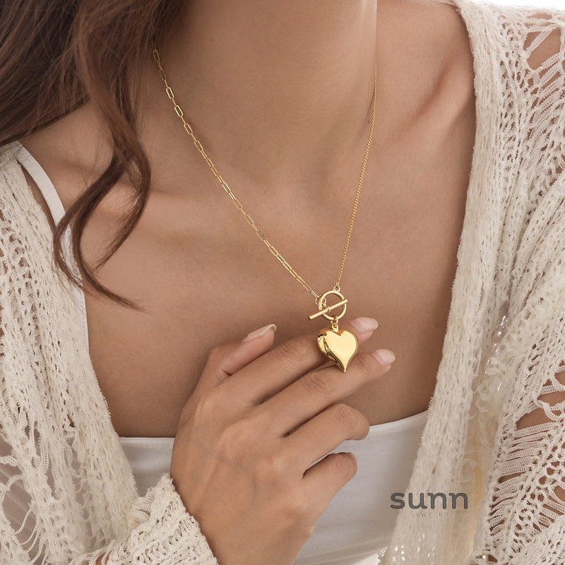 Jaeda Sculpted Heart Necklace [M6DJDR5G]