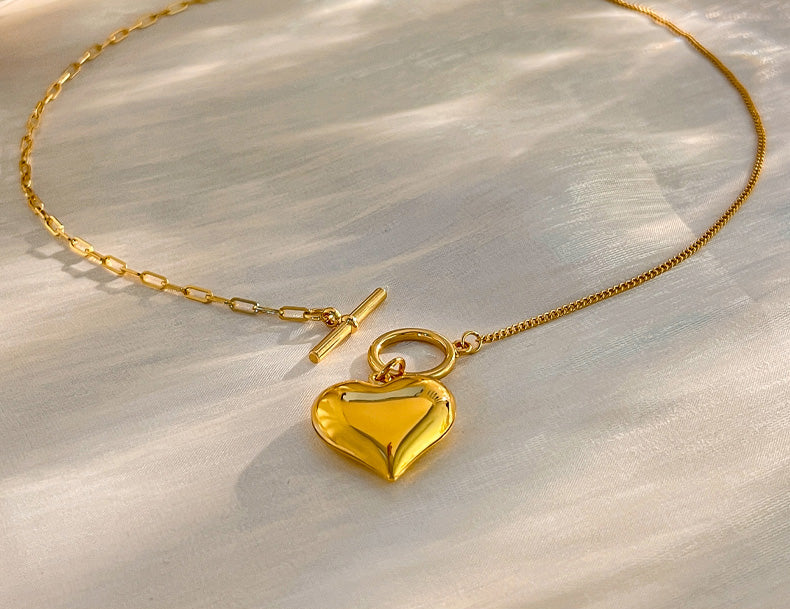 Jaeda Sculpted Heart Necklace [08AVBA67]