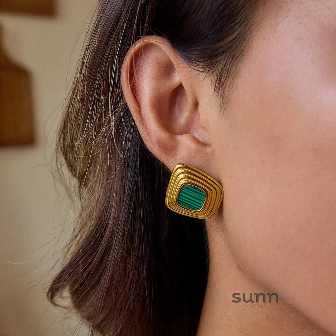 Jaeda Sleek Hoop Earrings [QR6J8JGK]