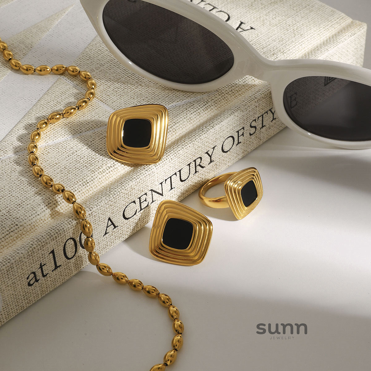 Jaeda Sleek Hoop Earrings [0WUNZNJ0]