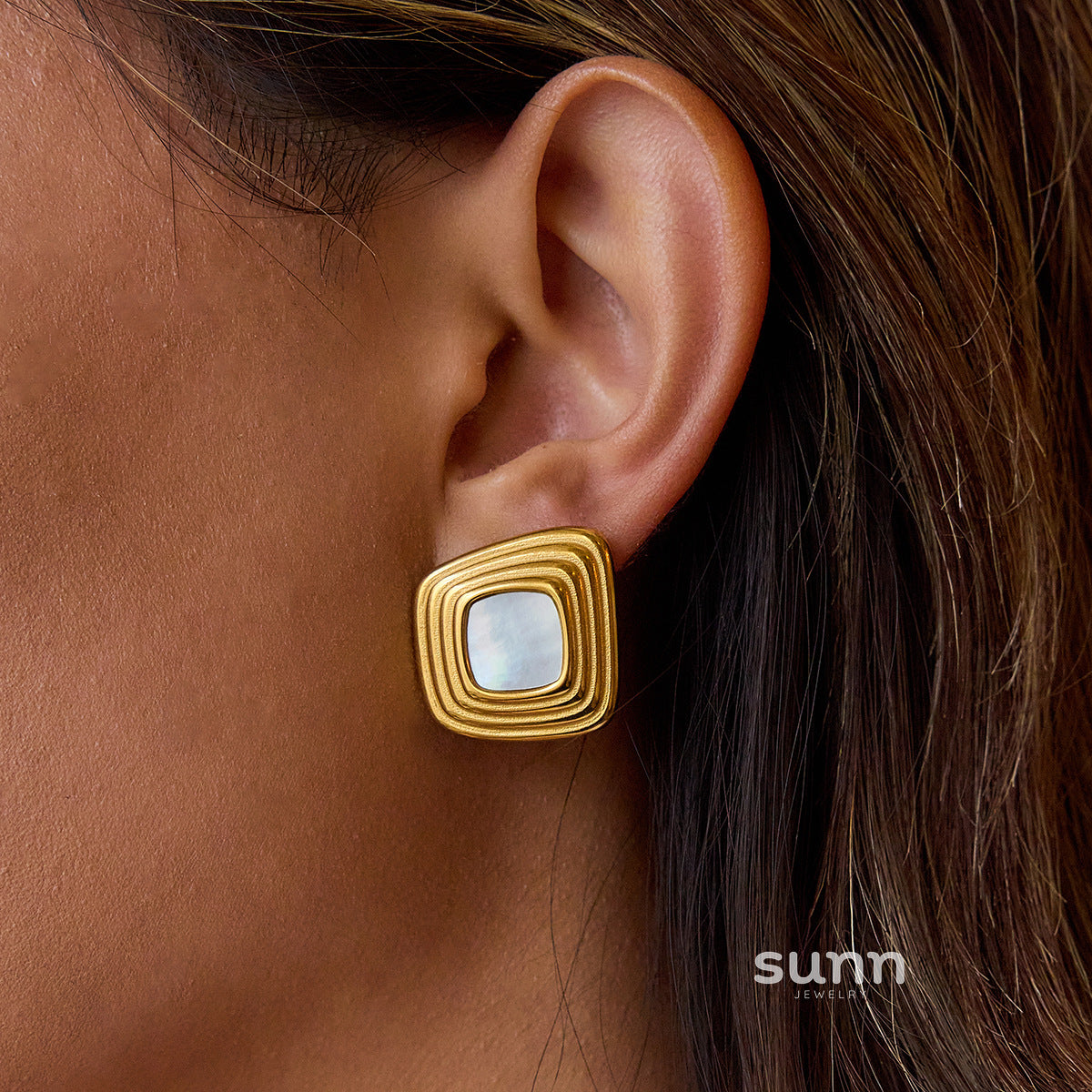 Jaeda Sleek Hoop Earrings [VSQ41HBZ]