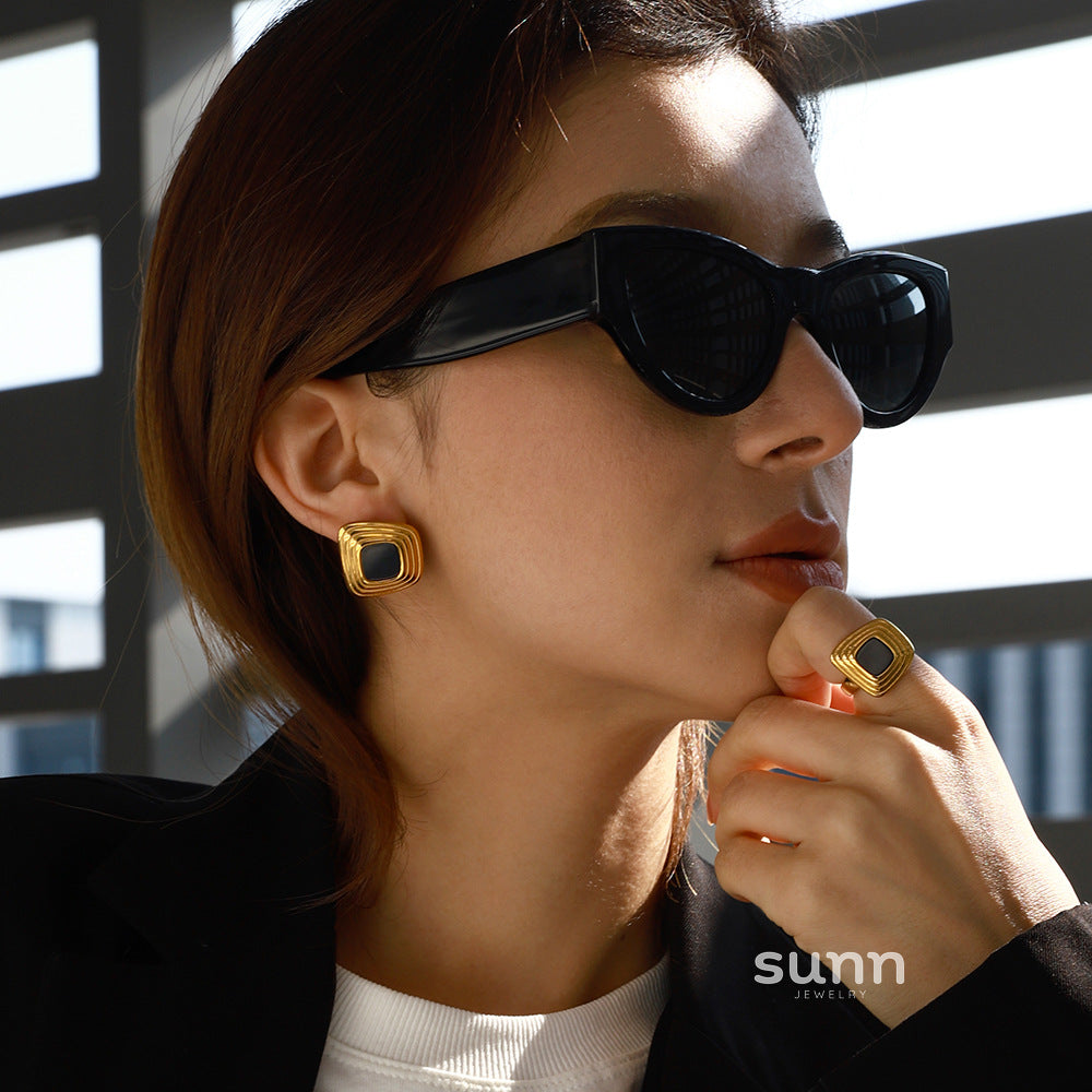 Jaeda Sleek Hoop Earrings [M9SCWCKP]