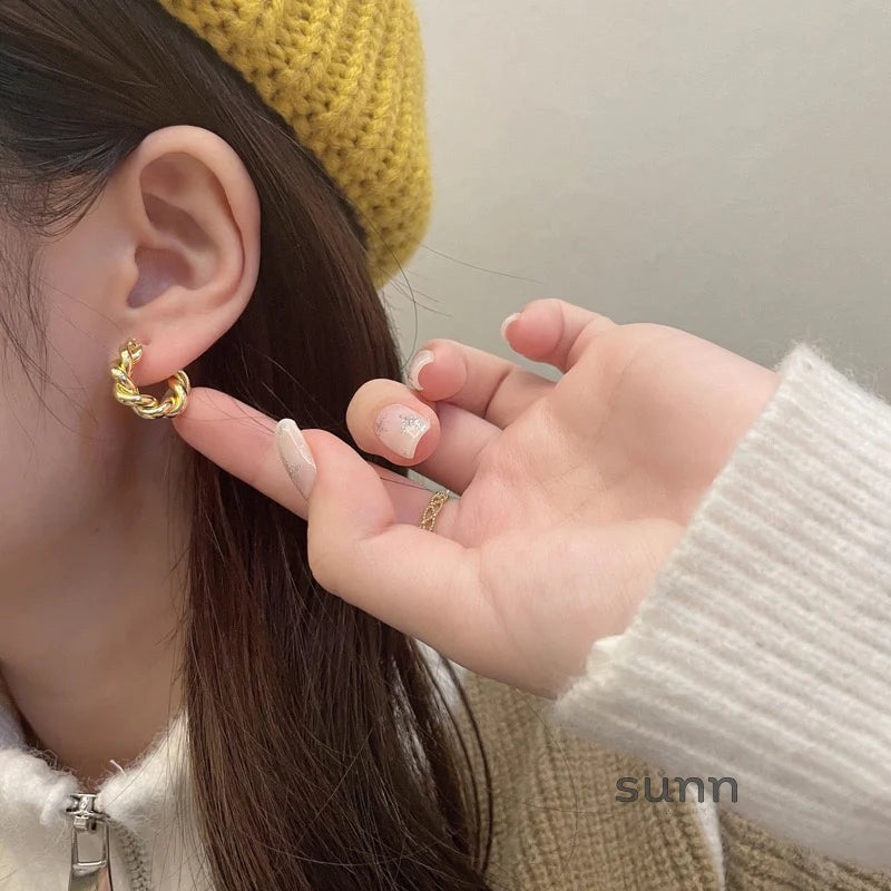 Jaeda Twisted Metal Hoop Earrings