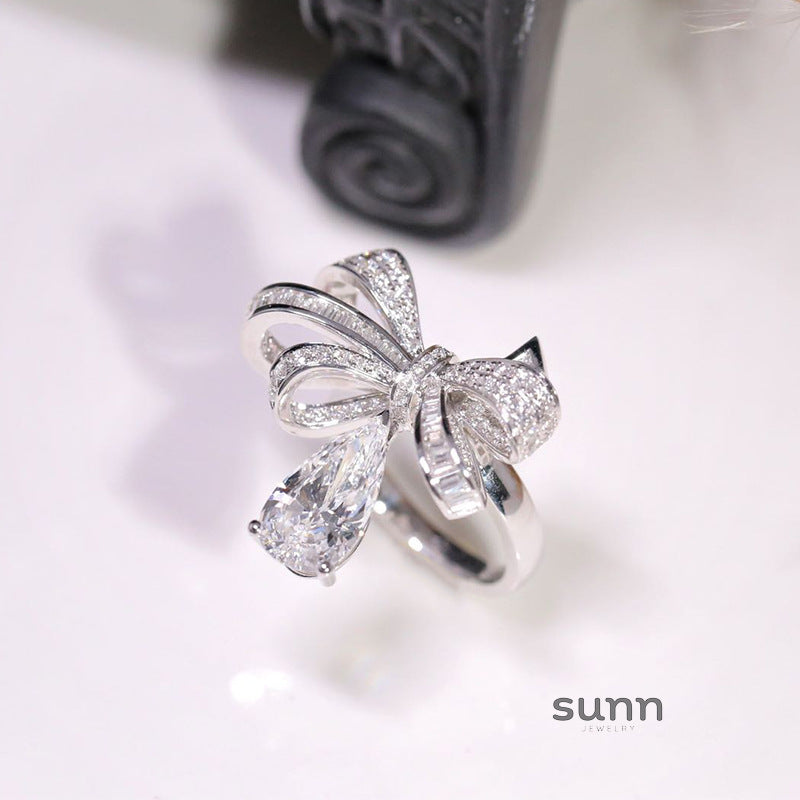 Jaelah Bow Pear Ring [T4S0ESTI]